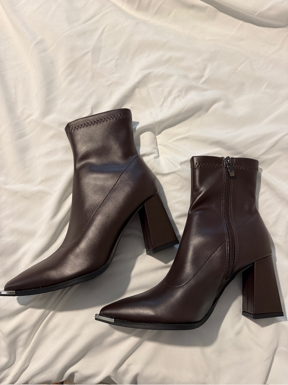 NWT Women’s Brown Faux Leather Ankle Boots Size 7 Pointed Toe Block Heel Fall
